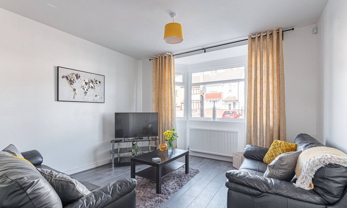 West Bromwich House | Spacious Family Home, great for city breaks or business stays