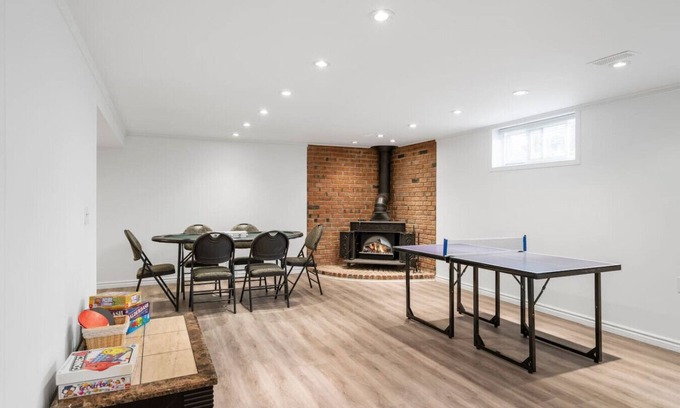 Applewood House | Spacious Family Home | Games, Netflix & Backyard