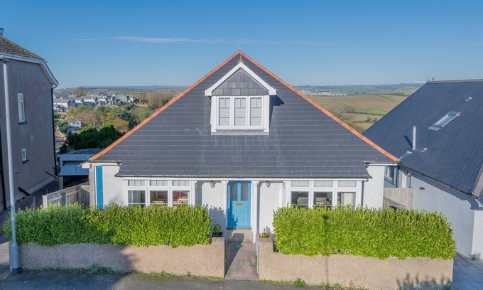 Salcombe House | Spacious family home close to all Salcombe's amenities
