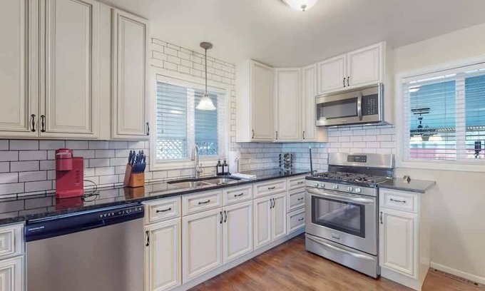 Twin Lakes House | Spacious Family Home, King Beds Large Yard and Fun