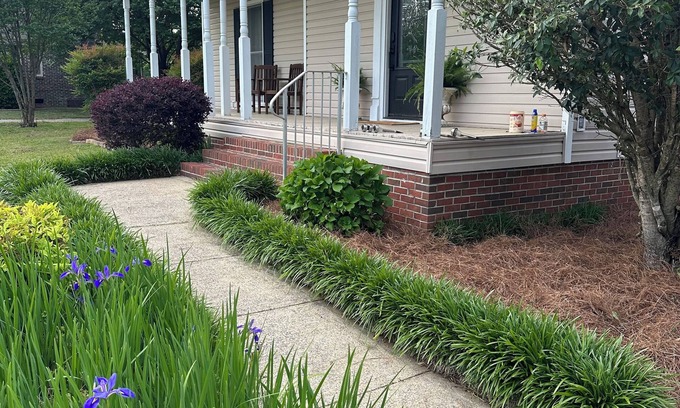Gadsden House | Spacious family home minutes from public boat launch, shopping and hospitals.