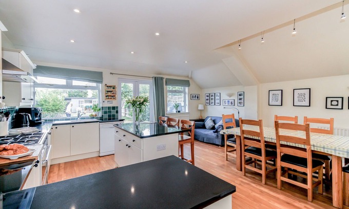 Summertown House | Spacious Family home near city centre