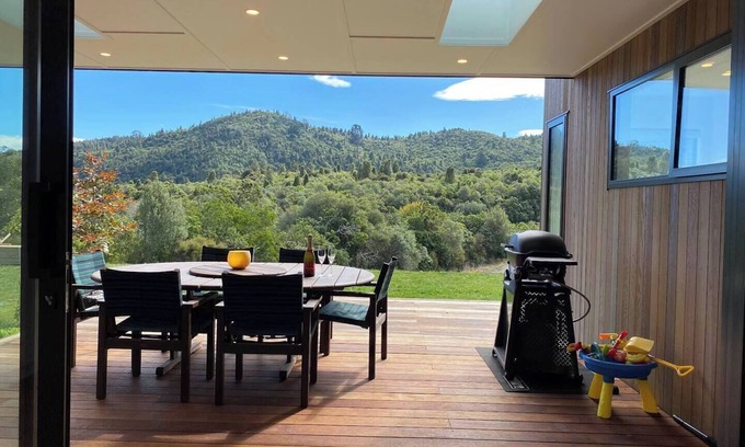 Kinloch House | Spacious family home with native bush views