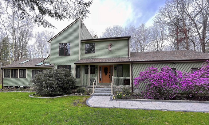 Goshen House | Spacious family home with open floor plan.close to lake and clubhouse!