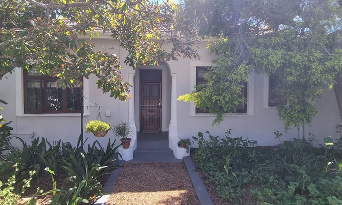 Rosebank House | Spacious family home. Fully equipped and close to all amenities.