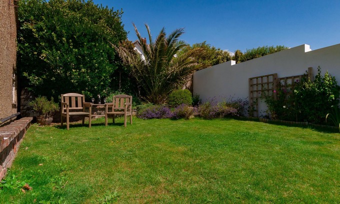 Rottingdean House | Spacious family house with panoramic sea views - short walk to the beach.