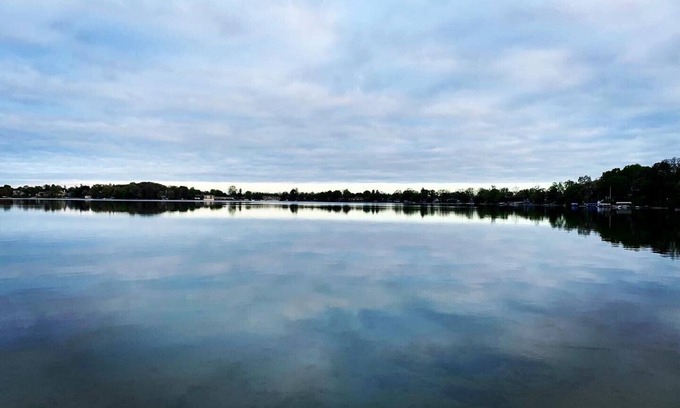 Browns Lake House | Spacious Family Lake House in Quiet Neighborhood