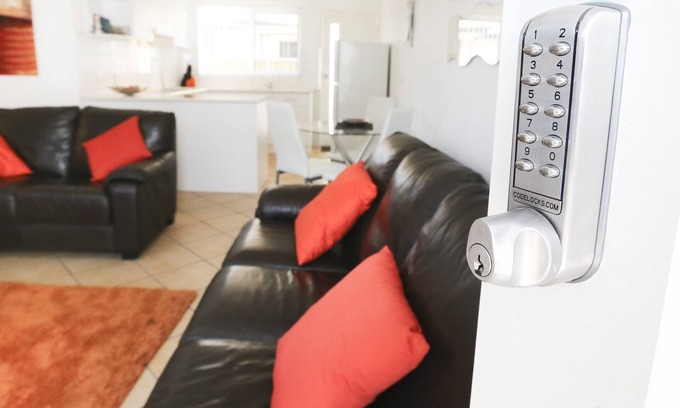 Mildura Central Business District Apartment | Spacious, family & pet friendly, Lovely Courtyard, Central Location, Free Wi Fi