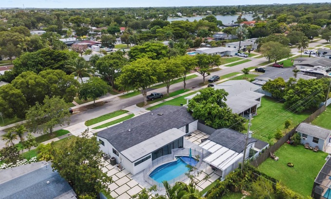 Cutler Bay House | Spacious Family Retreat with Pool & Billiards