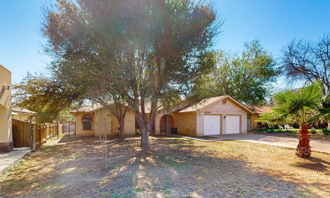 Bonanza House | Spacious family retreat close to park, with WiFi, central AC, W/D, work space