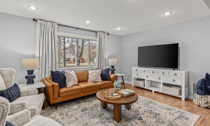 Siloam Springs House | 🫴 Spacious Family Haven Walk to Downtown & JBU