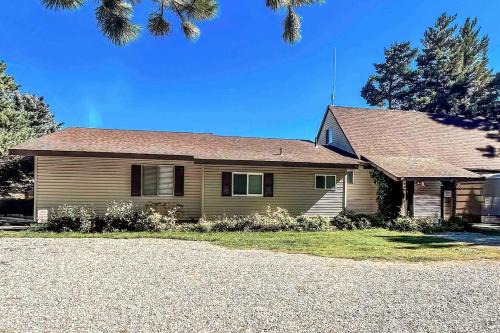 Palisades House | Spacious Family Vacation Rental in Swan Valley, Idaho near Jackson Hole