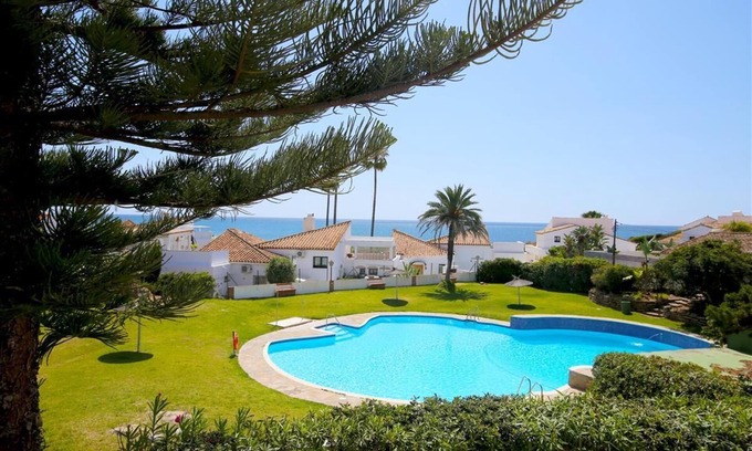 Buenas Noches Villa | Spacious family villa with air con and sea views, Close to beaches, gardens, pool and town
