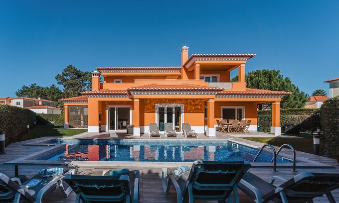 Obidos Villa | Spacious family Villa with private pool on beach resort