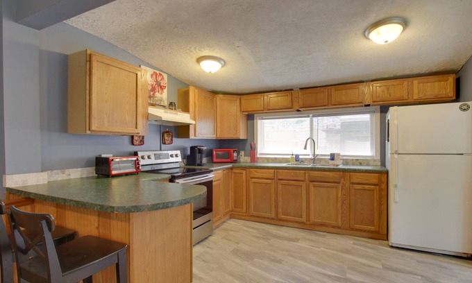 Spottswood House | Spacious Fancy Hill Home: Hot Tub + Outdoor Spots!