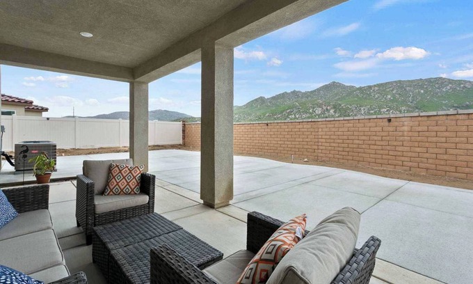 Riverside House | Spacious Fenced Backyard｜1st Floor Bdr｜Pet Friendly｜M2M 20% Off #41559