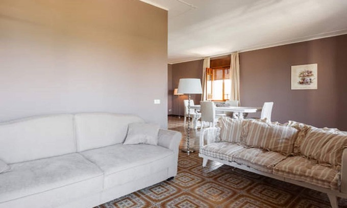 Rivoltella Apartment | Spacious first floor apartment in a shabby chic style