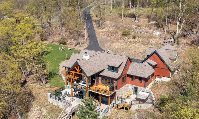Burdett Cabin | Spacious Finger Lakes Waterfront Lodge