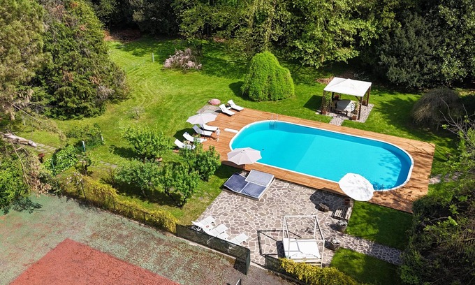 Lancenigo Apartment | Spacious Flat with Pool & 36.000m2 Garden