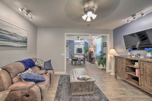 Fort Wayne House | Spacious Fort Wayne Condo with Porch and Storage!