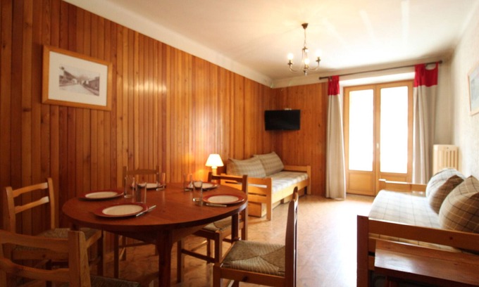 Val Cenis Apartment | Spacious apartment 5 ppl with balcony and wifi in Lanslebourg