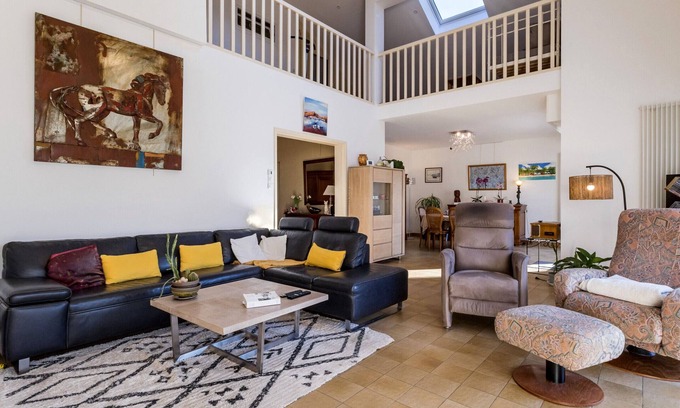 Saint-Brevin-les-Pins Cottage | Spacious house 800m from beach, garden, pets welcome, parking, WiFi
