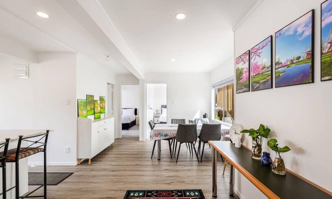 Greenlane - Ellerslie House | Spacious, freshly renovated 3BR Ellerslie unit!