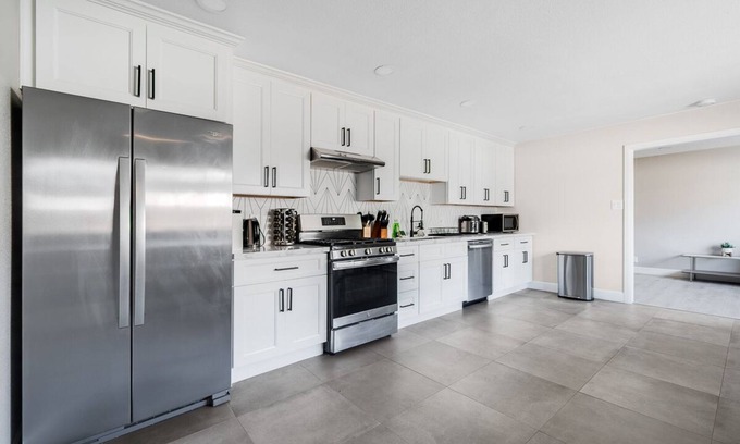 East Palo Alto House | Spacious Full Home with FREE Netflix/Wi-Fi/Parking