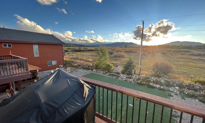 Fraser House | Spacious, fully-loaded 3 bed 3 bath & hot tub!