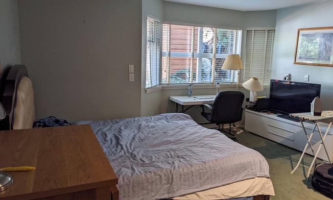 Kitsilano House | Spacious, Furnished Bedroom in Kits – Prime Location Near UBC/Downtown