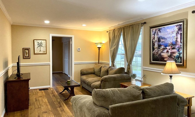 Carthage Apartment | Spacious Garage Apt near downtown Carthage, walking distance to shops & eateries