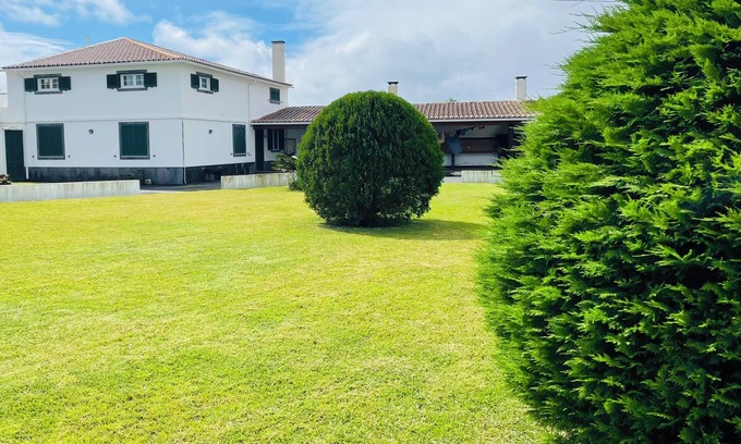Faja de Baixo Villa | Spacious, Garden, and Private Parking