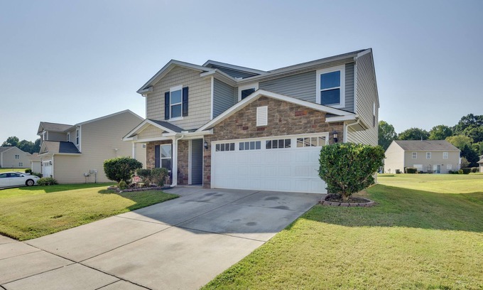 Gastonia House | Spacious Gastonia Home w/Pool Access!