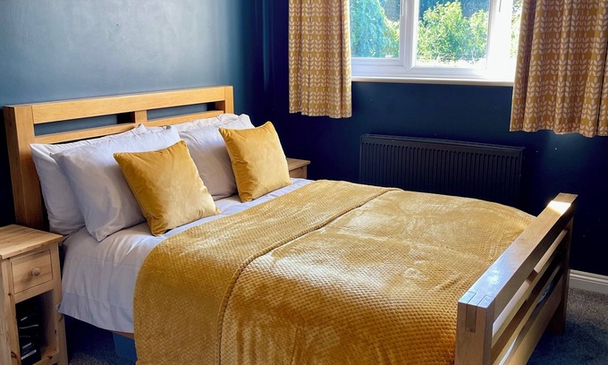 Stansted House | Spacious 5 Bedroom House Near Stansted Airport.