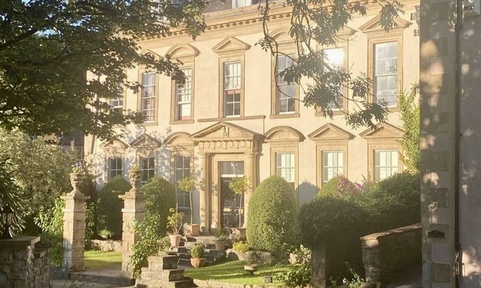 East Horrington House | Spacious Georgian manor house in quaint village