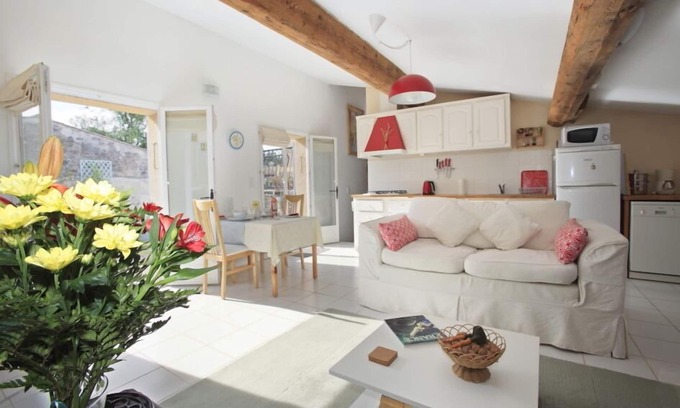 Montpinier Apartment | Spacious Gite in Tarn sleeps 2 (3 stars) nr Lautrec and Castres, Tarn,SW France