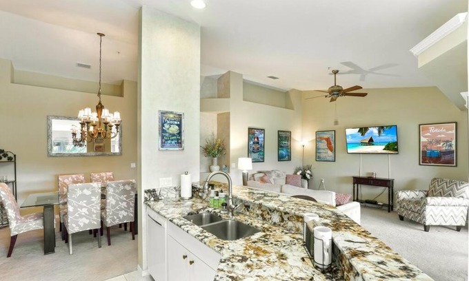 Naples Apartment | Spacious Golf Club Condo, Membership Available!