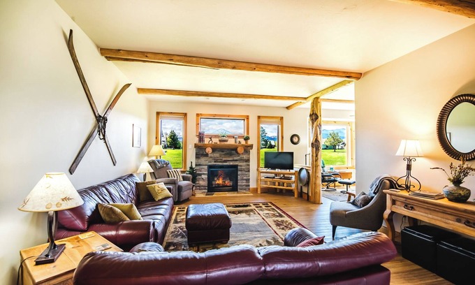 Red Lodge House | Spacious Golf Course Home Scenic Mt Views/HotTub/Stars/Ski/Hike/Golf/Family/WiFi