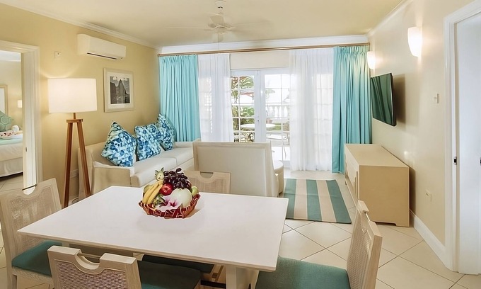 Rodney Bay Apartment | Spacious Good-Value Accommodation! Free Parking, Outdoor Pool, Onsite Spa!