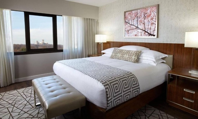 West End House | Spacious Good-Value Accommodation! Parking, Pool, Near Smithsonian Museums