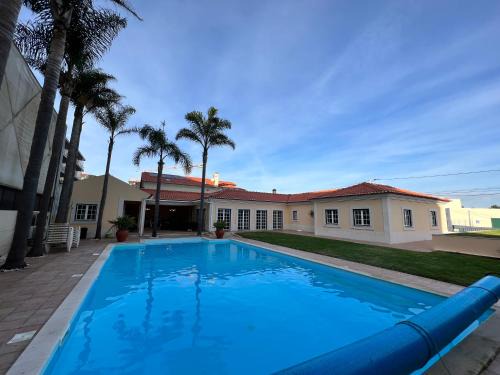 Sao Martinho do Porto Villa | Spacious ground-floor villa with private & heated pool