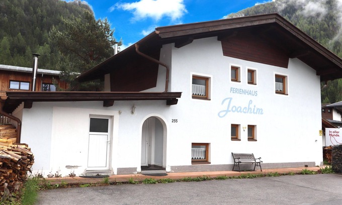 Huben House | Spacious group house with lots of privacy