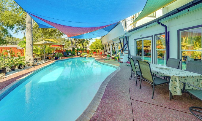 Heritage Villa | Spacious Group Retreat: 15 Mi to Dtwn San Antonio!