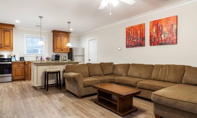 Midtown House | Spacious Guest House in the Heart of Midtown