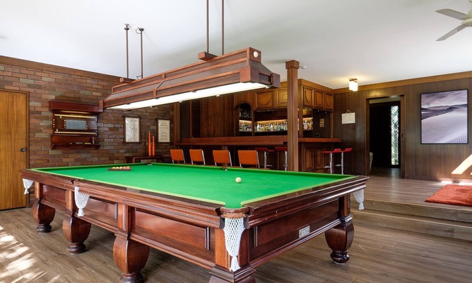 Brookfield House | Spacious Hideaway Retreat, Pool , Spa, Acreage, Billiards, 7 Bedrooms, Brisbane