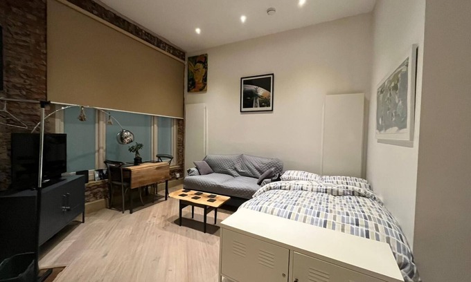 Tufnell Park Apartment | Spacious high ceiling studio