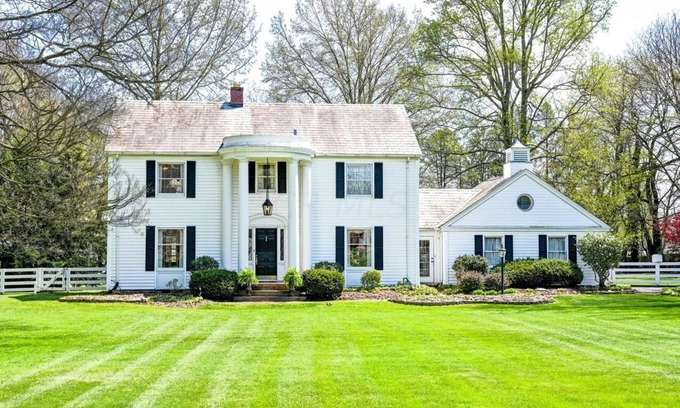 Newark House | Spacious historic Colonial Manor with sprawling manicured lawns & mature trees.