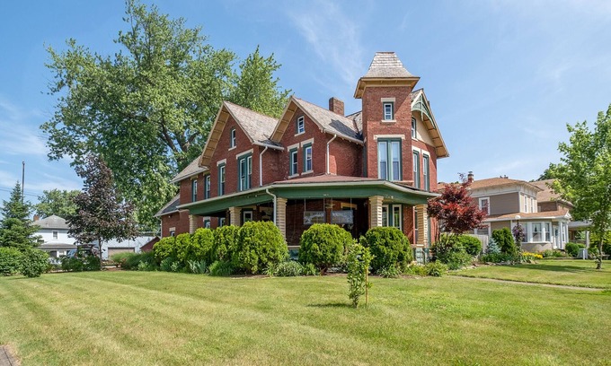 Dover House | Spacious Historic Home