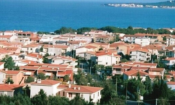La Caletta Apartment | Spacious holiday apartment in La Caletta, a few minutes from the beach