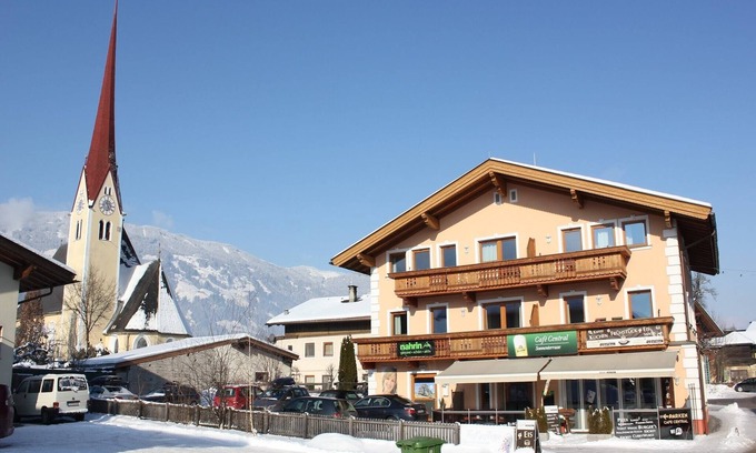 Uderns Apartment | Spacious holiday flat close to the ski area